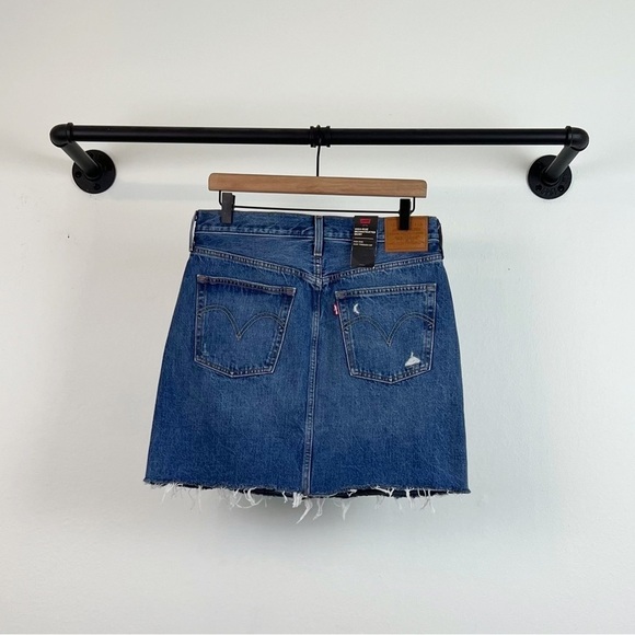 NWT Levi’s High Rise Deconstructed Denim Mini Skirt Stuck in the Middle Wash - Picture 7 of 9